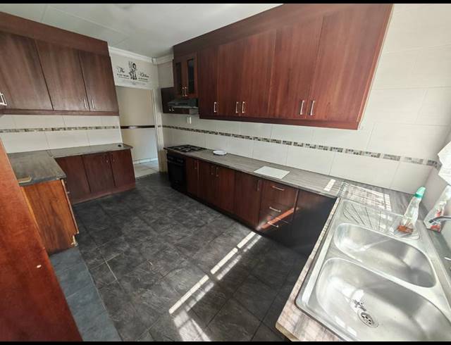 3 BEDROOM HOUSE FOR SALE IN VANDERBIJLPARK SE 1